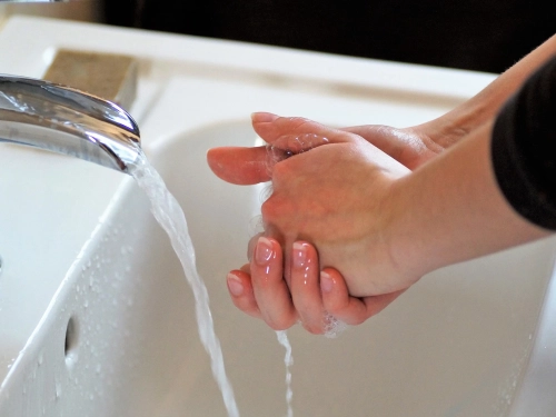 Jak prawidłowo dbać o higienę rąk?